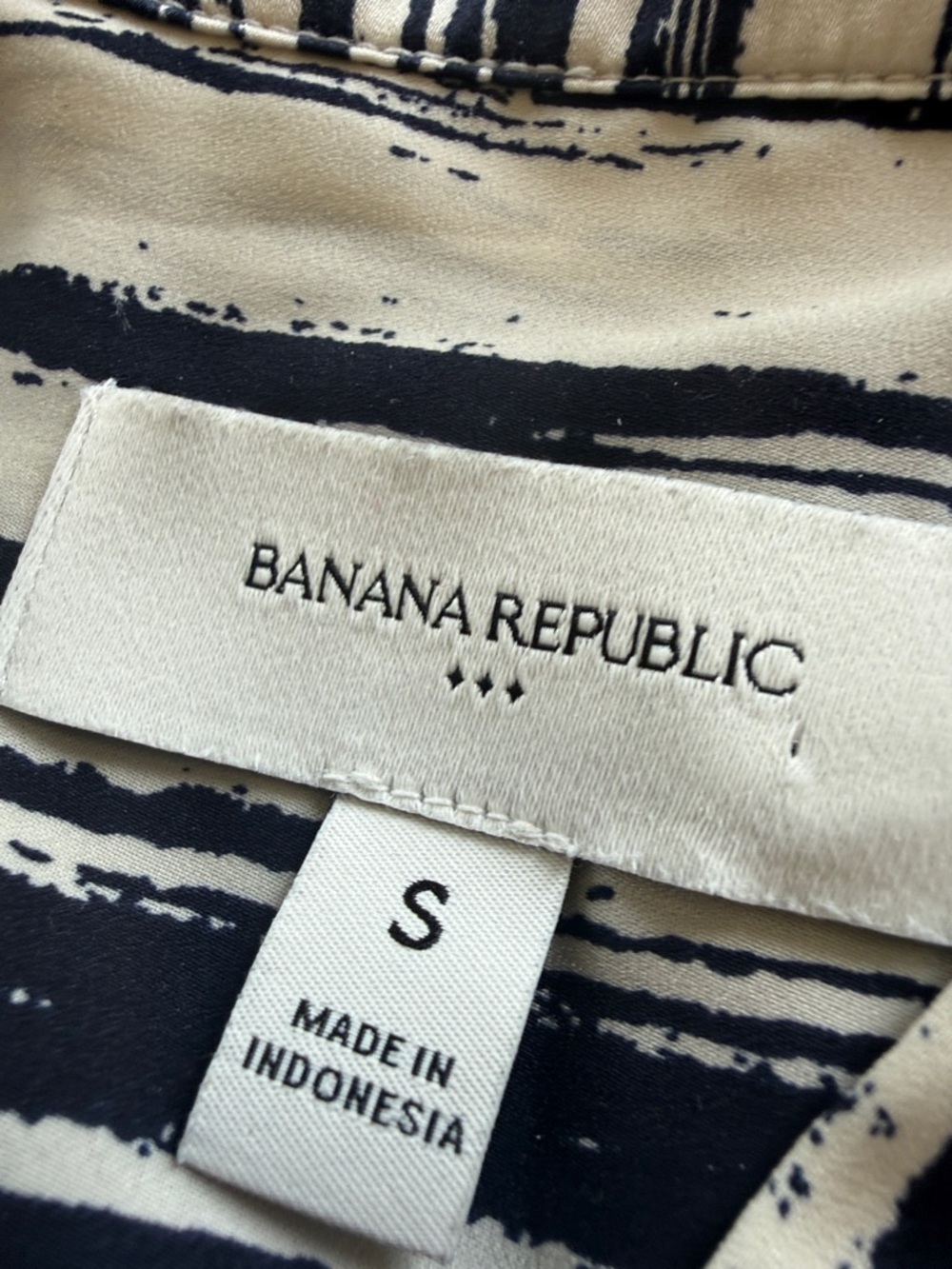 Banana republic ladies, long sleeve small petite blouse excellent condition - Picture 3 of 9